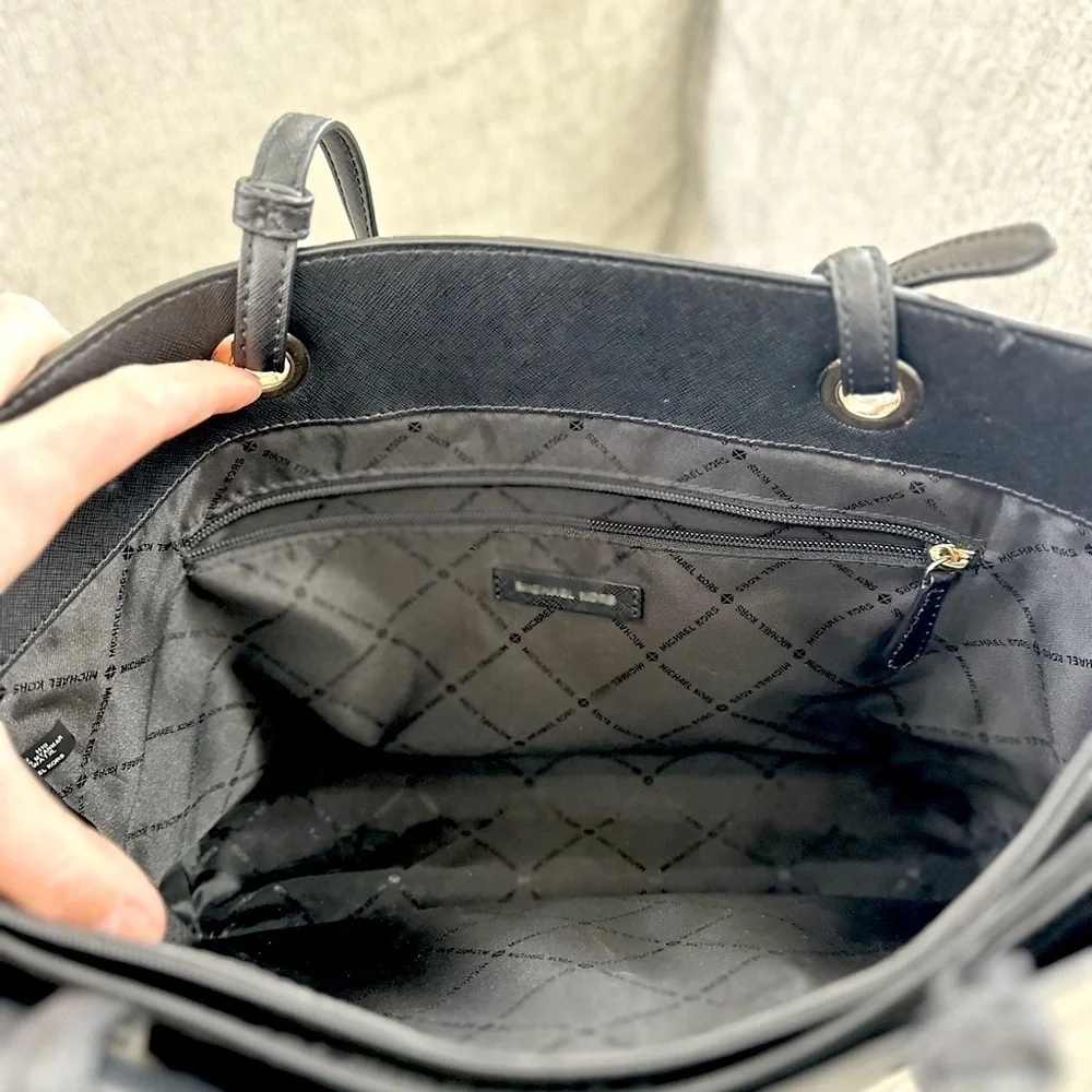 MICHAEL KORS Walsh Saffiano Leather Tote - Picture 13 of 15